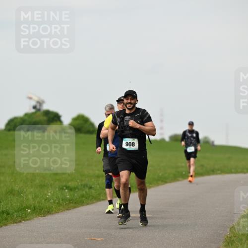10.05.2026 - 8. Wedeler Halbmarathon Dr. Thomas Lammeyer http://msf.ph/oto/9702308 10.05.2026 11:46:55 Laufen 908 meine-sportfotos.de
