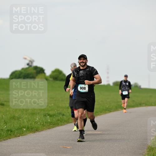 10.05.2026 - 8. Wedeler Halbmarathon Dr. Thomas Lammeyer http://msf.ph/oto/9702309 10.05.2026 11:46:55 Laufen 908 meine-sportfotos.de