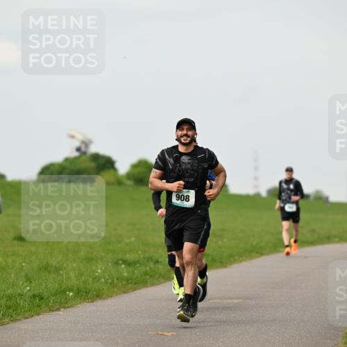 10.05.2026 - 8. Wedeler Halbmarathon Dr. Thomas Lammeyer http://msf.ph/oto/9702310 10.05.2026 11:46:55 Laufen 908 meine-sportfotos.de