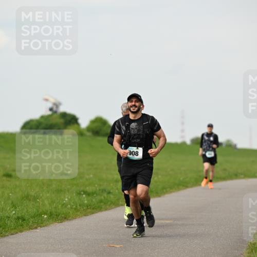 10.05.2026 - 8. Wedeler Halbmarathon Dr. Thomas Lammeyer http://msf.ph/oto/9702311 10.05.2026 11:46:55 Laufen 908 meine-sportfotos.de