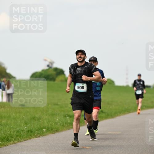 10.05.2026 - 8. Wedeler Halbmarathon Dr. Thomas Lammeyer http://msf.ph/oto/9702314 10.05.2026 11:46:56 Laufen 908 meine-sportfotos.de