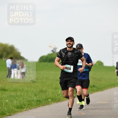 10.05.2026 - 8. Wedeler Halbmarathon Dr. Thomas Lammeyer http://msf.ph/oto/9702317 10.05.2026 11:46:56 Laufen 908, 250 meine-sportfotos.de