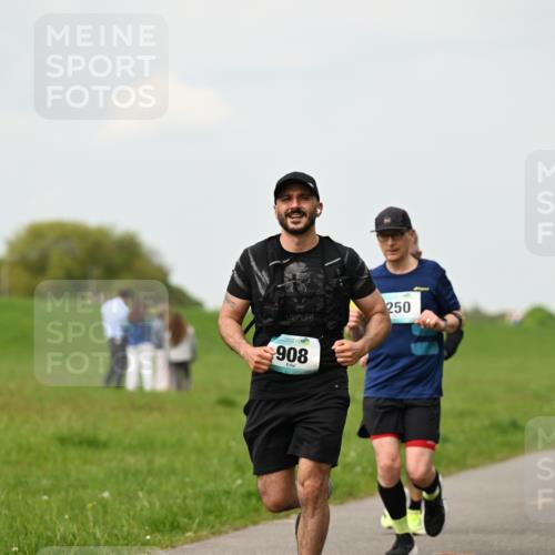 10.05.2026 - 8. Wedeler Halbmarathon Dr. Thomas Lammeyer http://msf.ph/oto/9702322 10.05.2026 11:46:57 Laufen 250, 908 meine-sportfotos.de