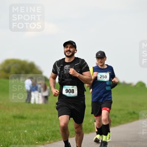 10.05.2026 - 8. Wedeler Halbmarathon Dr. Thomas Lammeyer http://msf.ph/oto/9702323 10.05.2026 11:46:57 Laufen 250, 908 meine-sportfotos.de