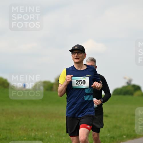 10.05.2026 - 8. Wedeler Halbmarathon Dr. Thomas Lammeyer http://msf.ph/oto/9702333 10.05.2026 11:46:59 Laufen 250 meine-sportfotos.de