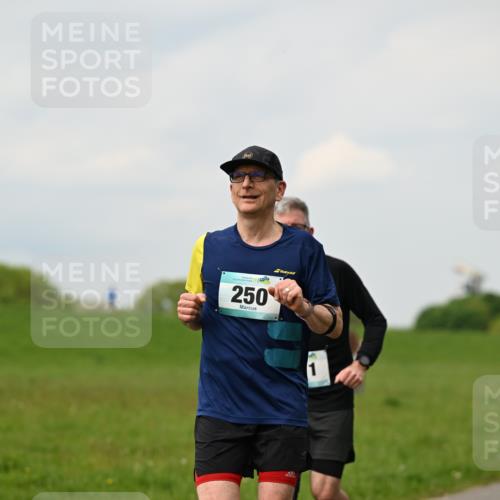 10.05.2026 - 8. Wedeler Halbmarathon Dr. Thomas Lammeyer http://msf.ph/oto/9702335 10.05.2026 11:47:00 Laufen 250 meine-sportfotos.de