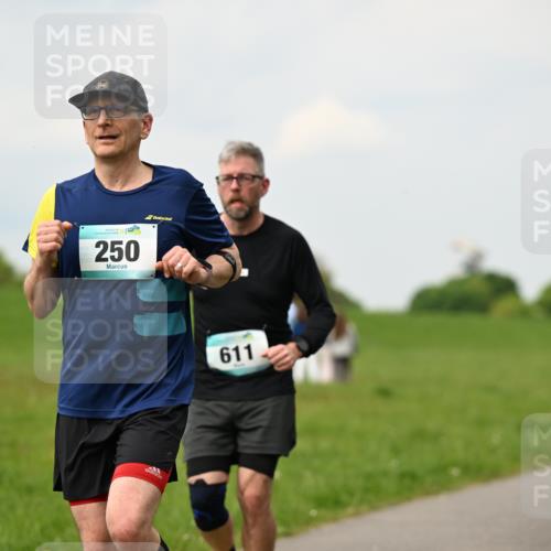 10.05.2026 - 8. Wedeler Halbmarathon Dr. Thomas Lammeyer http://msf.ph/oto/9702338 10.05.2026 11:47:00 Laufen 250, 611 meine-sportfotos.de