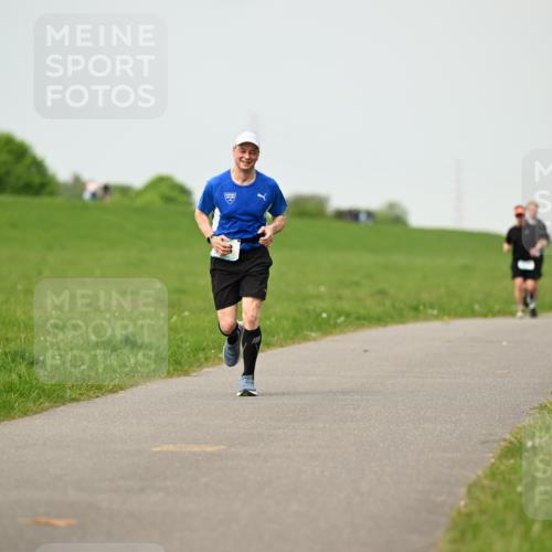 10.05.2026 - 8. Wedeler Halbmarathon Dr. Thomas Lammeyer http://msf.ph/oto/9702365 10.05.2026 11:47:09 Laufen  meine-sportfotos.de