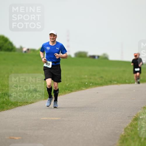 10.05.2026 - 8. Wedeler Halbmarathon Dr. Thomas Lammeyer http://msf.ph/oto/9702373 10.05.2026 11:47:10 Laufen 523 meine-sportfotos.de