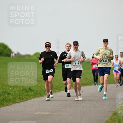 10.05.2026 - 8. Wedeler Halbmarathon Dr. Thomas Lammeyer http://msf.ph/oto/9702388 10.05.2026 11:47:22 Laufen 2039, 559, 616, 848 meine-sportfotos.de