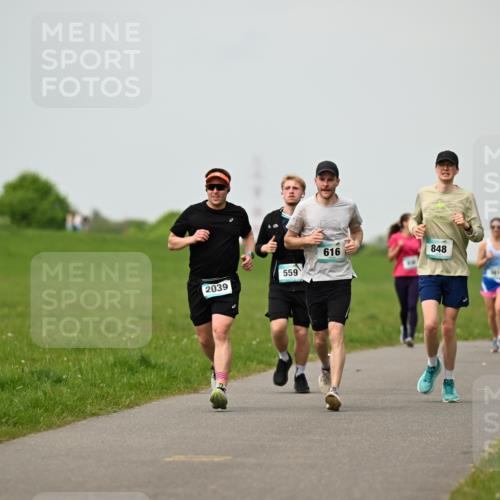 10.05.2026 - 8. Wedeler Halbmarathon Dr. Thomas Lammeyer http://msf.ph/oto/9702391 10.05.2026 11:47:22 Laufen 2039, 559, 616, 848 meine-sportfotos.de
