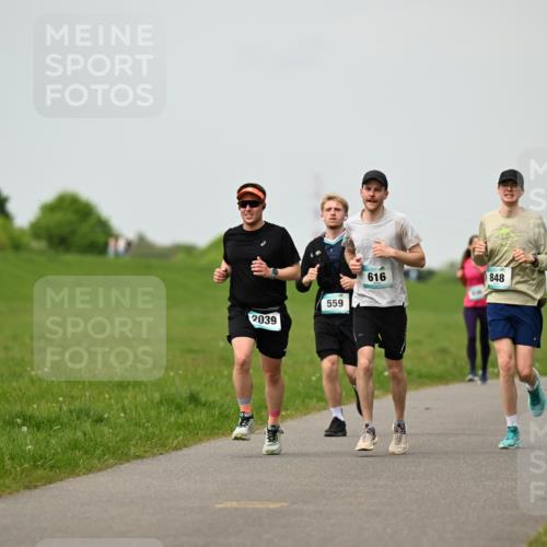10.05.2026 - 8. Wedeler Halbmarathon Dr. Thomas Lammeyer http://msf.ph/oto/9702393 10.05.2026 11:47:22 Laufen 2039, 559, 616, 848 meine-sportfotos.de