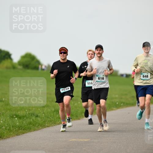 10.05.2026 - 8. Wedeler Halbmarathon Dr. Thomas Lammeyer http://msf.ph/oto/9702401 10.05.2026 11:47:23 Laufen 2039, 559, 616, 848 meine-sportfotos.de