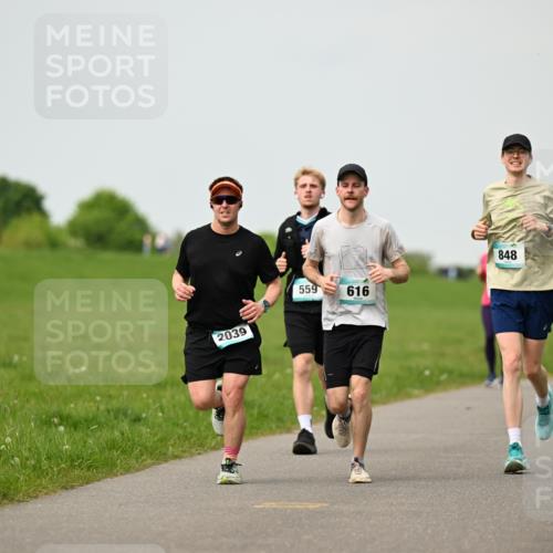 10.05.2026 - 8. Wedeler Halbmarathon Dr. Thomas Lammeyer http://msf.ph/oto/9702403 10.05.2026 11:47:24 Laufen 2039, 559, 616, 848 meine-sportfotos.de