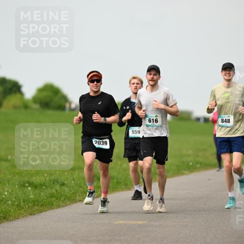 10.05.2026 - 8. Wedeler Halbmarathon Dr. Thomas Lammeyer http://msf.ph/oto/9702404 10.05.2026 11:47:24 Laufen 2039, 559, 616, 848 meine-sportfotos.de