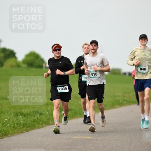 10.05.2026 - 8. Wedeler Halbmarathon Dr. Thomas Lammeyer http://msf.ph/oto/9702405 10.05.2026 11:47:24 Laufen 2039, 616, 848 meine-sportfotos.de