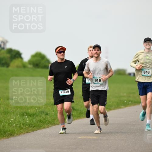 10.05.2026 - 8. Wedeler Halbmarathon Dr. Thomas Lammeyer http://msf.ph/oto/9702406 10.05.2026 11:47:24 Laufen 2039, 616, 848 meine-sportfotos.de