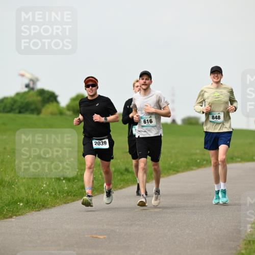 10.05.2026 - 8. Wedeler Halbmarathon Dr. Thomas Lammeyer http://msf.ph/oto/9702407 10.05.2026 11:47:25 Laufen 2039, 616, 848 meine-sportfotos.de