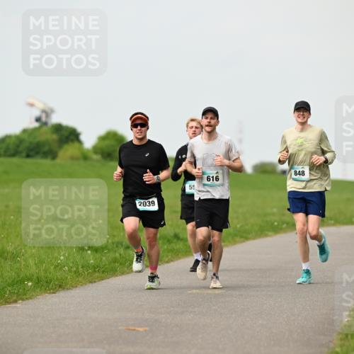 10.05.2026 - 8. Wedeler Halbmarathon Dr. Thomas Lammeyer http://msf.ph/oto/9702408 10.05.2026 11:47:24 Laufen 2039, 616, 848 meine-sportfotos.de