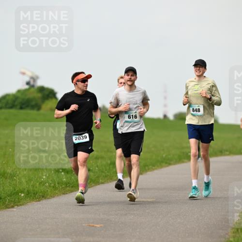10.05.2026 - 8. Wedeler Halbmarathon Dr. Thomas Lammeyer http://msf.ph/oto/9702411 10.05.2026 11:47:25 Laufen 2039, 616, 848 meine-sportfotos.de