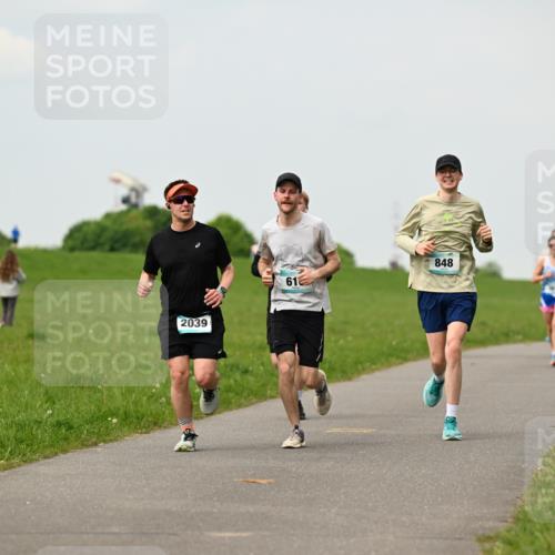 10.05.2026 - 8. Wedeler Halbmarathon Dr. Thomas Lammeyer http://msf.ph/oto/9702413 10.05.2026 11:47:25 Laufen 2039, 848 meine-sportfotos.de