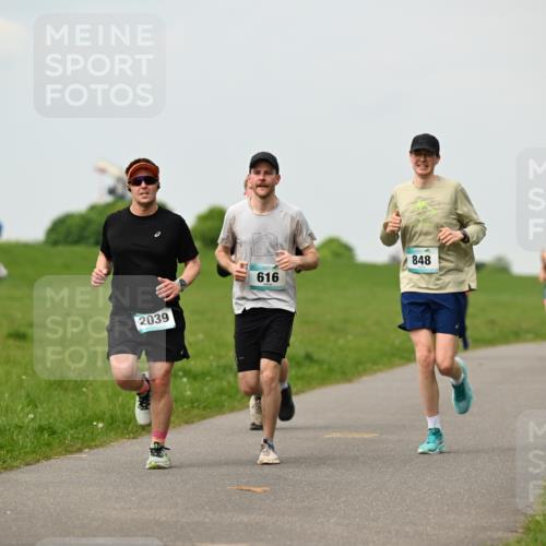 10.05.2026 - 8. Wedeler Halbmarathon Dr. Thomas Lammeyer http://msf.ph/oto/9702416 10.05.2026 11:47:26 Laufen 2039, 616, 848 meine-sportfotos.de