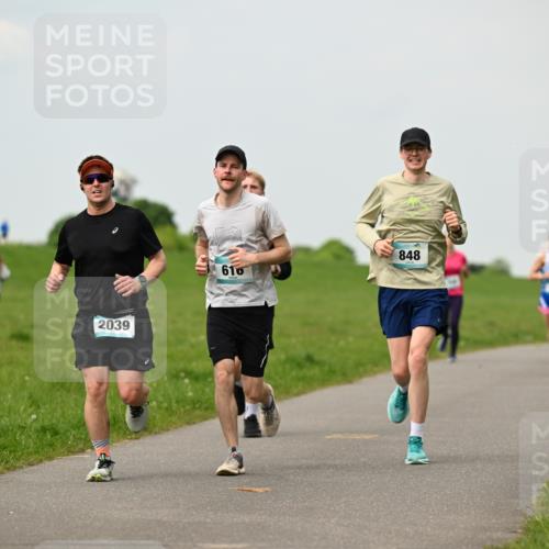 10.05.2026 - 8. Wedeler Halbmarathon Dr. Thomas Lammeyer http://msf.ph/oto/9702417 10.05.2026 11:47:26 Laufen 2039, 610, 848 meine-sportfotos.de