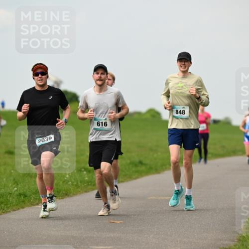 10.05.2026 - 8. Wedeler Halbmarathon Dr. Thomas Lammeyer http://msf.ph/oto/9702418 10.05.2026 11:47:26 Laufen 616, 2039, 848 meine-sportfotos.de