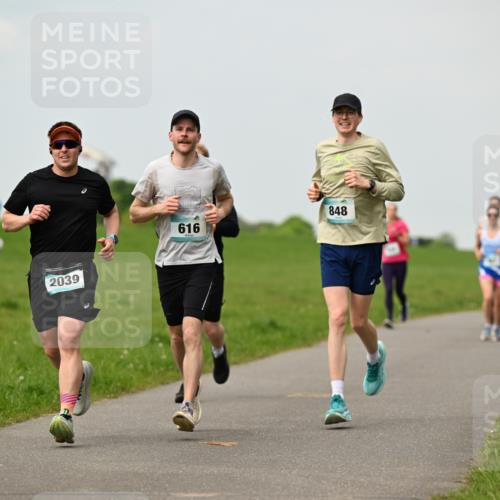 10.05.2026 - 8. Wedeler Halbmarathon Dr. Thomas Lammeyer http://msf.ph/oto/9702420 10.05.2026 11:47:26 Laufen 2039, 616, 848 meine-sportfotos.de