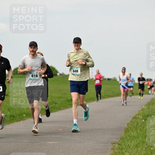 10.05.2026 - 8. Wedeler Halbmarathon Dr. Thomas Lammeyer http://msf.ph/oto/9702421 10.05.2026 11:47:27 Laufen 2039, 616, 848 meine-sportfotos.de