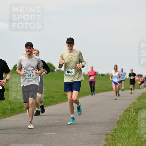 10.05.2026 - 8. Wedeler Halbmarathon Dr. Thomas Lammeyer http://msf.ph/oto/9702422 10.05.2026 11:47:27 Laufen 616, 848, 2039 meine-sportfotos.de