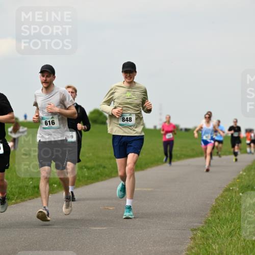 10.05.2026 - 8. Wedeler Halbmarathon Dr. Thomas Lammeyer http://msf.ph/oto/9702424 10.05.2026 11:47:28 Laufen 2039, 616, 848 meine-sportfotos.de
