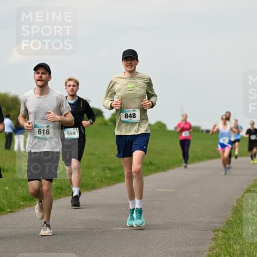 10.05.2026 - 8. Wedeler Halbmarathon Dr. Thomas Lammeyer http://msf.ph/oto/9702427 10.05.2026 11:47:28 Laufen 2039, 616, 559, 848 meine-sportfotos.de