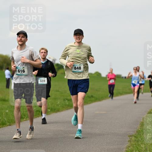 10.05.2026 - 8. Wedeler Halbmarathon Dr. Thomas Lammeyer http://msf.ph/oto/9702428 10.05.2026 11:47:28 Laufen 2039, 616, 559, 848 meine-sportfotos.de