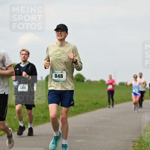 10.05.2026 - 8. Wedeler Halbmarathon Dr. Thomas Lammeyer http://msf.ph/oto/9702434 10.05.2026 11:47:29 Laufen 616, 559, 848 meine-sportfotos.de