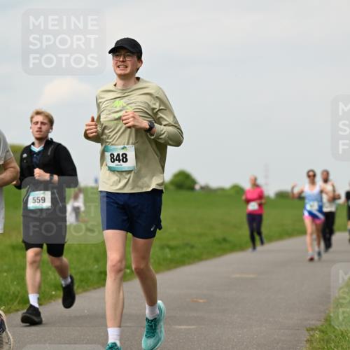10.05.2026 - 8. Wedeler Halbmarathon Dr. Thomas Lammeyer http://msf.ph/oto/9702435 10.05.2026 11:47:29 Laufen 616, 559, 848 meine-sportfotos.de