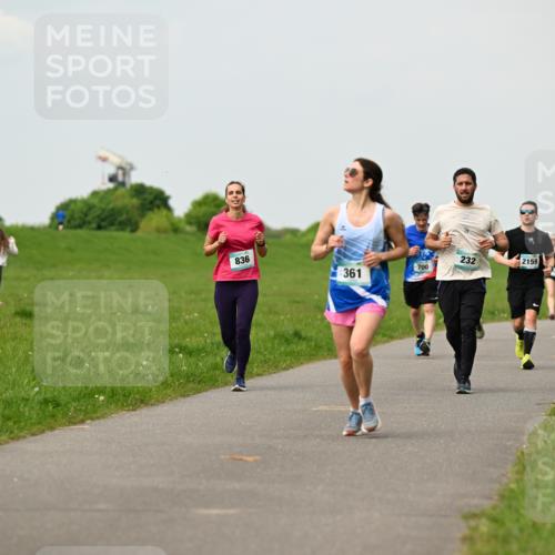 10.05.2026 - 8. Wedeler Halbmarathon Dr. Thomas Lammeyer http://msf.ph/oto/9702450 10.05.2026 11:47:32 Laufen 836, 361, 700, 232, 2159 meine-sportfotos.de