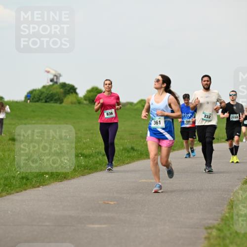 10.05.2026 - 8. Wedeler Halbmarathon Dr. Thomas Lammeyer http://msf.ph/oto/9702451 10.05.2026 11:47:32 Laufen 836, 232, 2159, 361, 700 meine-sportfotos.de