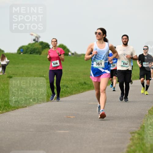 10.05.2026 - 8. Wedeler Halbmarathon Dr. Thomas Lammeyer http://msf.ph/oto/9702457 10.05.2026 11:47:33 Laufen 836, 361, 700, 232, 2159 meine-sportfotos.de
