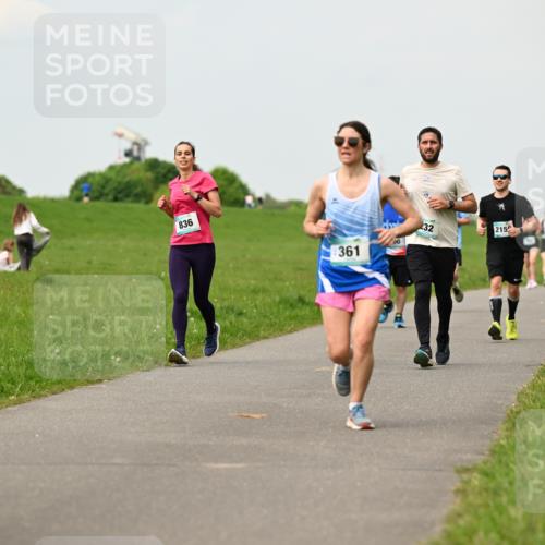 10.05.2026 - 8. Wedeler Halbmarathon Dr. Thomas Lammeyer http://msf.ph/oto/9702458 10.05.2026 11:47:33 Laufen 836, 361, 232, 215 meine-sportfotos.de