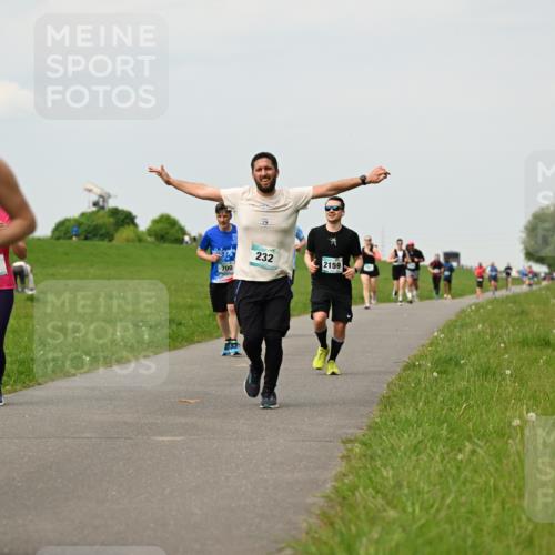 10.05.2026 - 8. Wedeler Halbmarathon Dr. Thomas Lammeyer http://msf.ph/oto/9702473 10.05.2026 11:47:36 Laufen 361, 700, 232, 2159 meine-sportfotos.de