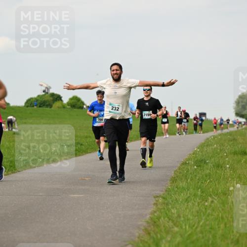 10.05.2026 - 8. Wedeler Halbmarathon Dr. Thomas Lammeyer http://msf.ph/oto/9702474 10.05.2026 11:47:36 Laufen 361, 836, 700, 232, 2159 meine-sportfotos.de
