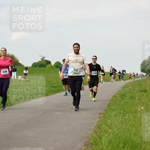 10.05.2026 - 8. Wedeler Halbmarathon Dr. Thomas Lammeyer http://msf.ph/oto/9702476 10.05.2026 11:47:36 Laufen 836, 700, 232, 2159 meine-sportfotos.de