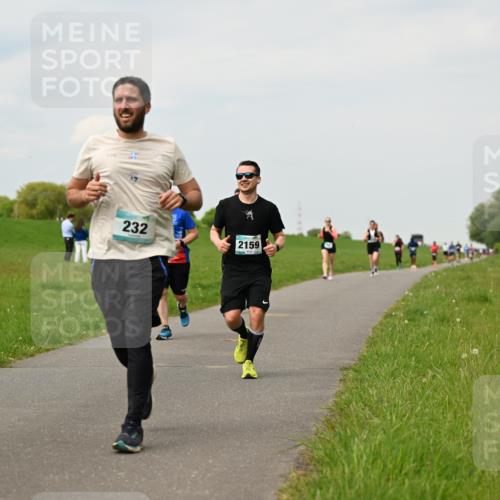 10.05.2026 - 8. Wedeler Halbmarathon Dr. Thomas Lammeyer http://msf.ph/oto/9702488 10.05.2026 11:47:38 Laufen 232, 2159 meine-sportfotos.de