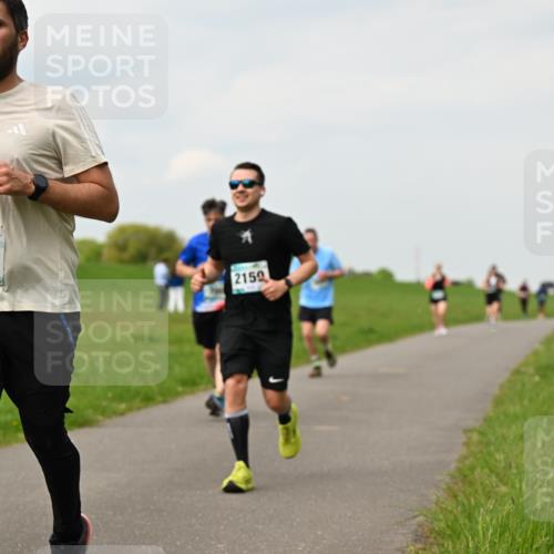 10.05.2026 - 8. Wedeler Halbmarathon Dr. Thomas Lammeyer http://msf.ph/oto/9702495 10.05.2026 11:47:39 Laufen 232, 2152 meine-sportfotos.de
