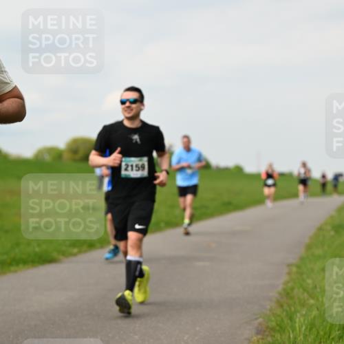10.05.2026 - 8. Wedeler Halbmarathon Dr. Thomas Lammeyer http://msf.ph/oto/9702497 10.05.2026 11:47:40 Laufen 232, 2159 meine-sportfotos.de