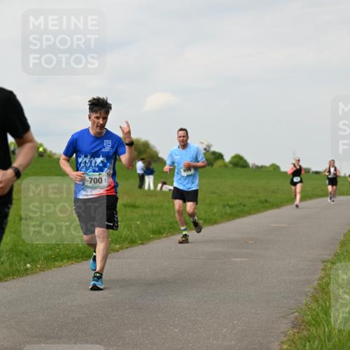 10.05.2026 - 8. Wedeler Halbmarathon Dr. Thomas Lammeyer http://msf.ph/oto/9702502 10.05.2026 11:47:41 Laufen 2159, 700, 999 meine-sportfotos.de
