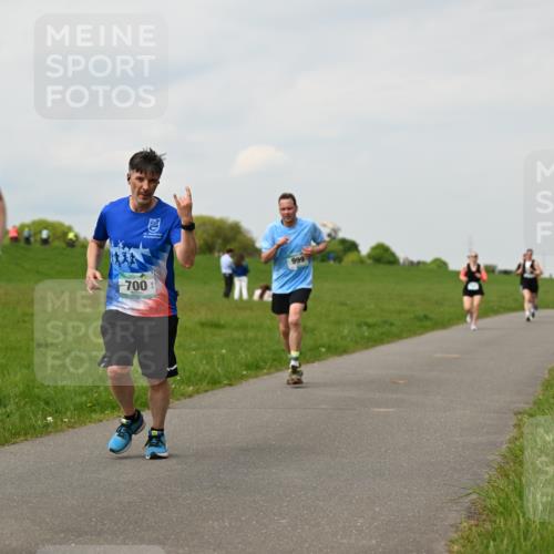 10.05.2026 - 8. Wedeler Halbmarathon Dr. Thomas Lammeyer http://msf.ph/oto/9702503 10.05.2026 11:47:41 Laufen 2159, 700, 999 meine-sportfotos.de