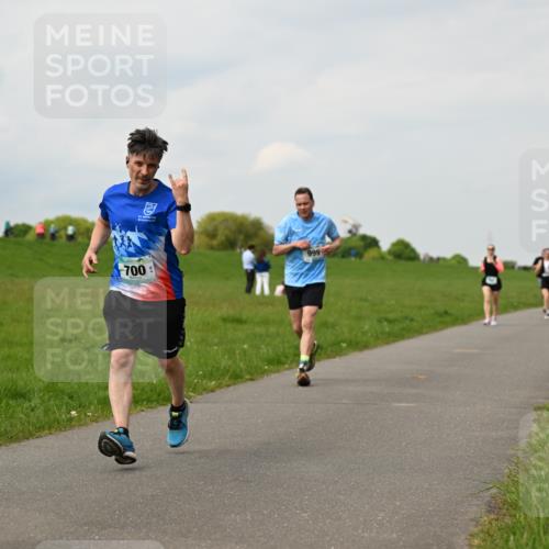 10.05.2026 - 8. Wedeler Halbmarathon Dr. Thomas Lammeyer http://msf.ph/oto/9702504 10.05.2026 11:47:41 Laufen 700, 999 meine-sportfotos.de