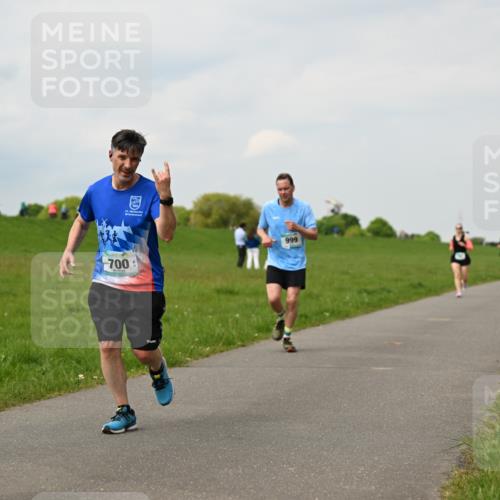 10.05.2026 - 8. Wedeler Halbmarathon Dr. Thomas Lammeyer http://msf.ph/oto/9702505 10.05.2026 11:47:41 Laufen 700, 999 meine-sportfotos.de
